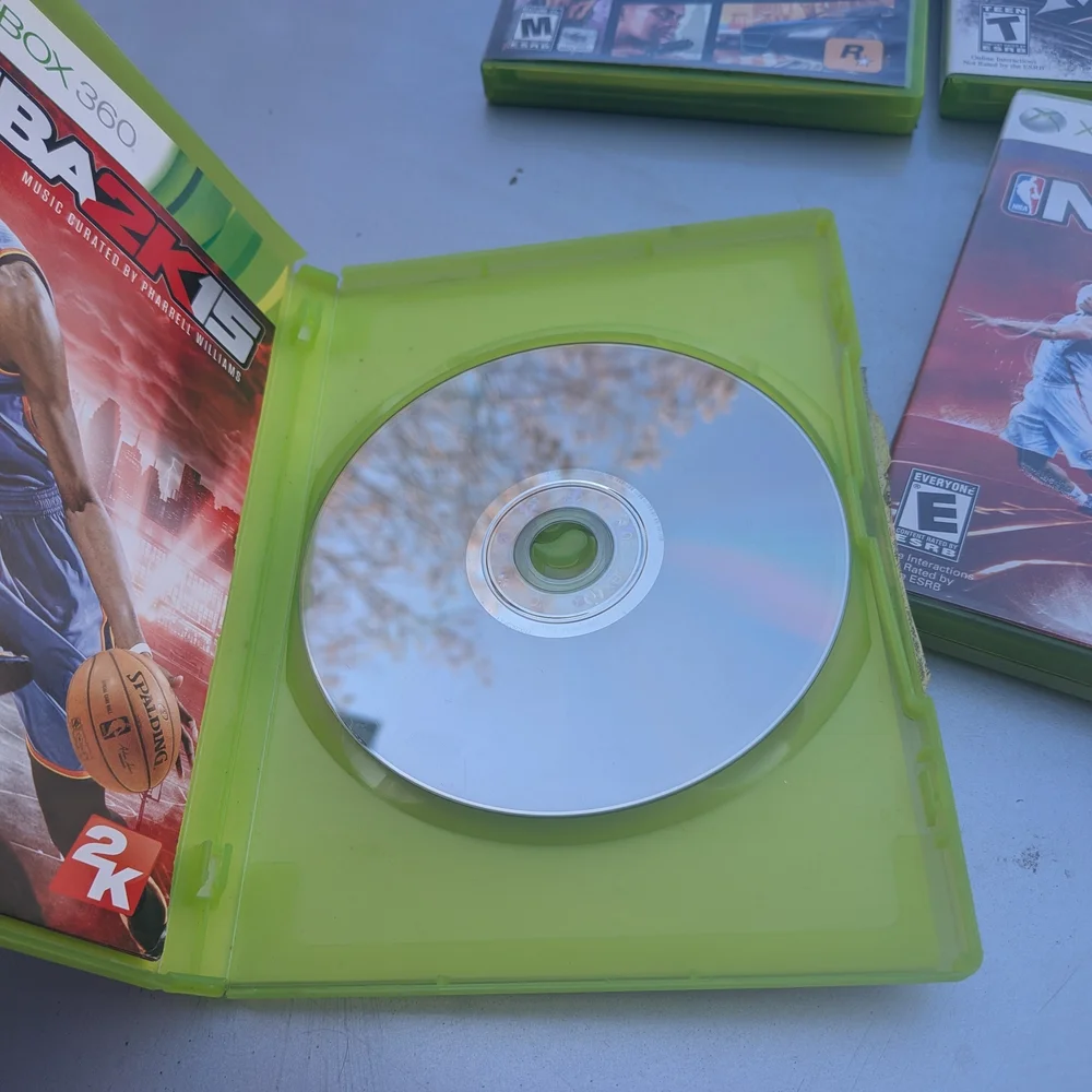 Xbox 360 Video Game Bundle - Green Cases - Picture 3 of 3